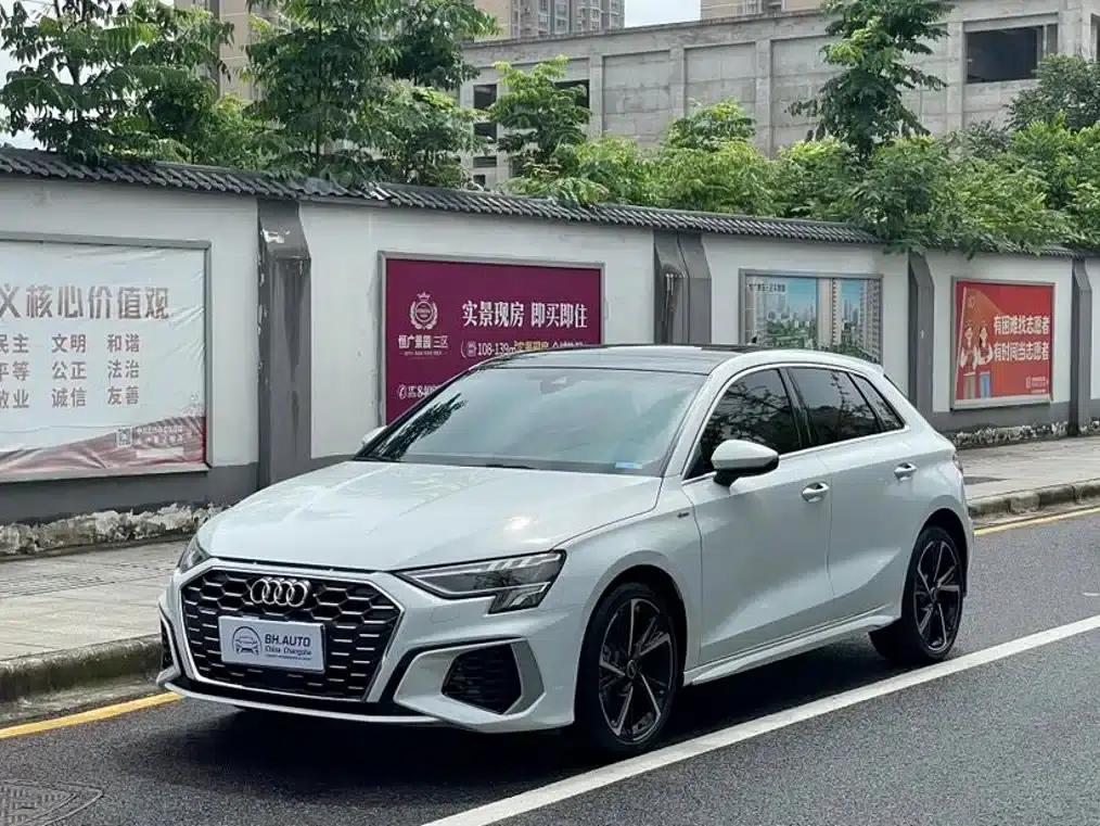 Audi A3 2023 Facelift Sportback 35 TFSI Fashion Sporty Model — миниатюра 1
