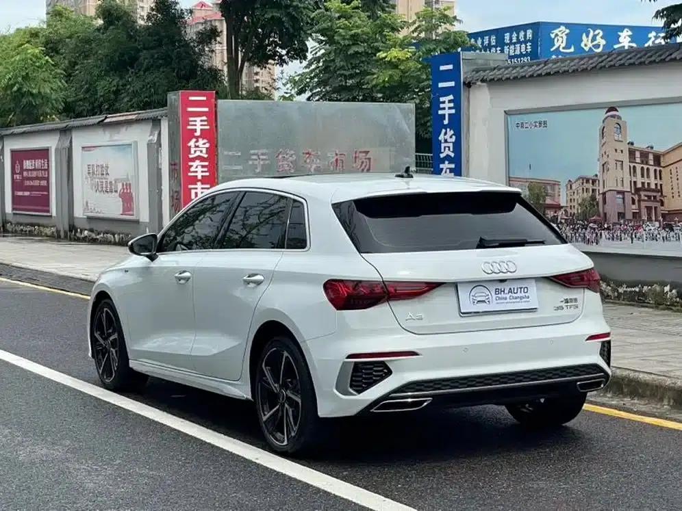 Audi A3 2023 Facelift Sportback 35 TFSI Fashion Sporty Model — миниатюра 4
