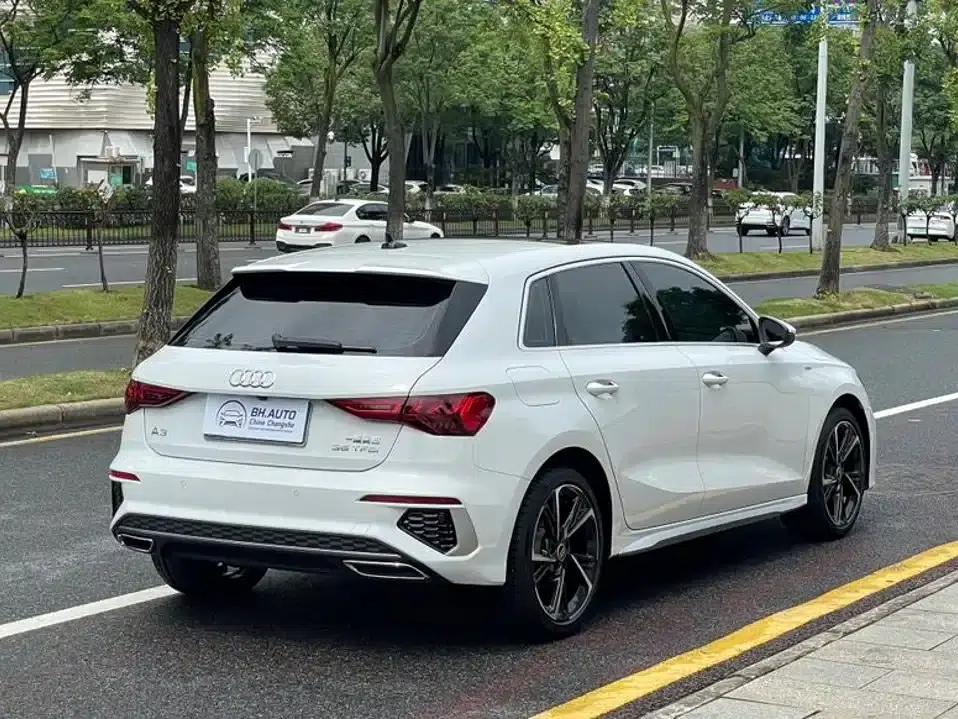 Audi A3 2023 Facelift Sportback 35 TFSI Fashion Sporty Model — миниатюра 6