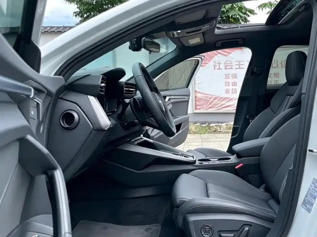 Audi A3 2023 Facelift Sportback 35 TFSI Fashion Sporty Model — миниатюра 8