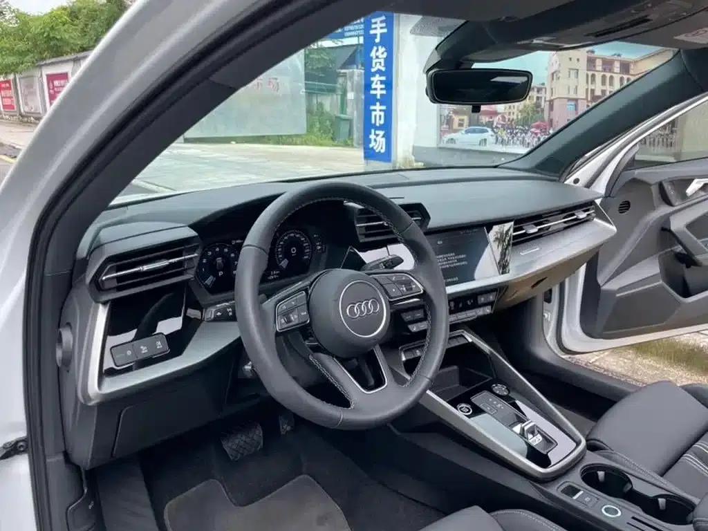 Audi A3 2023 Facelift Sportback 35 TFSI Fashion Sporty Model — миниатюра 10