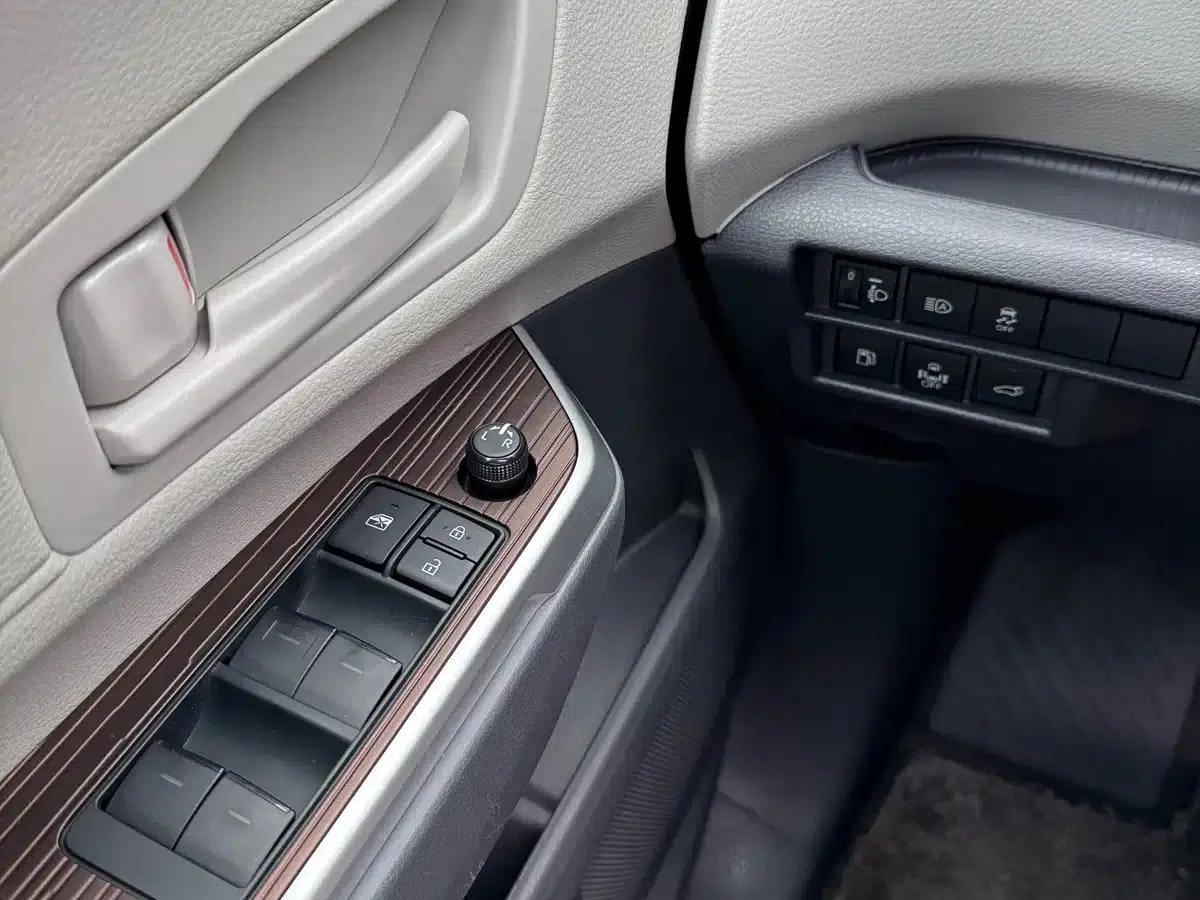2021 Sienna 2.5L Hybrid Comfort Edition — миниатюра 13
