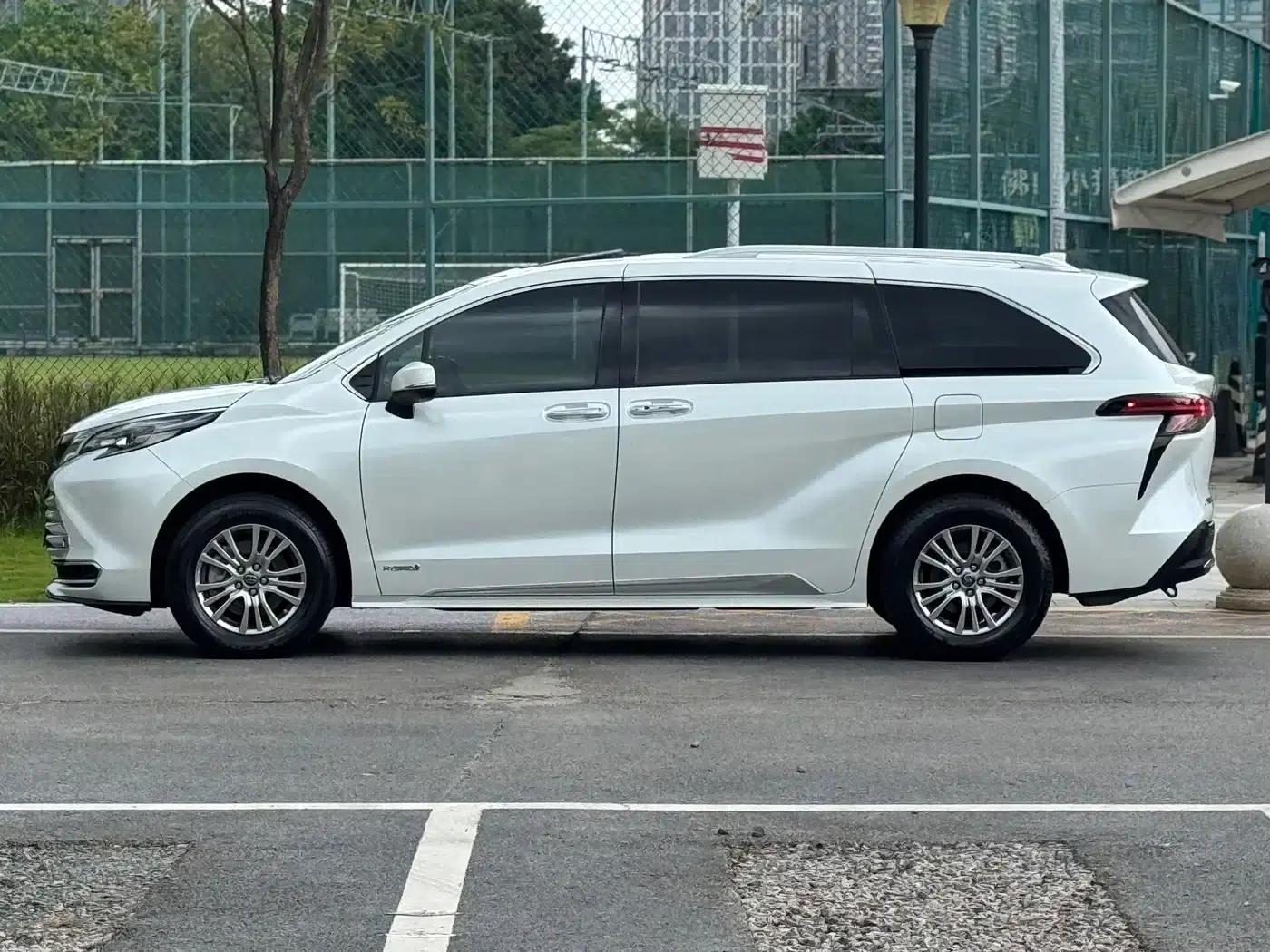 2021 Sienna 2.5L Hybrid Comfort Edition — миниатюра 3
