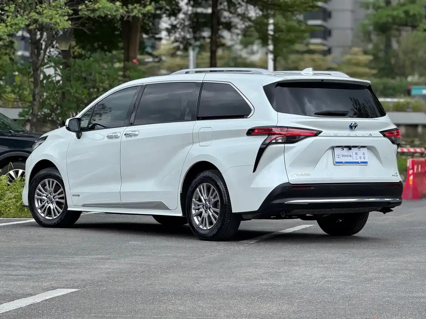 2021 Sienna 2.5L Hybrid Comfort Edition — миниатюра 4