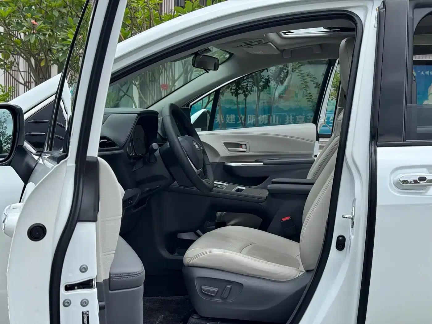 2021 Sienna 2.5L Hybrid Comfort Edition — миниатюра 5