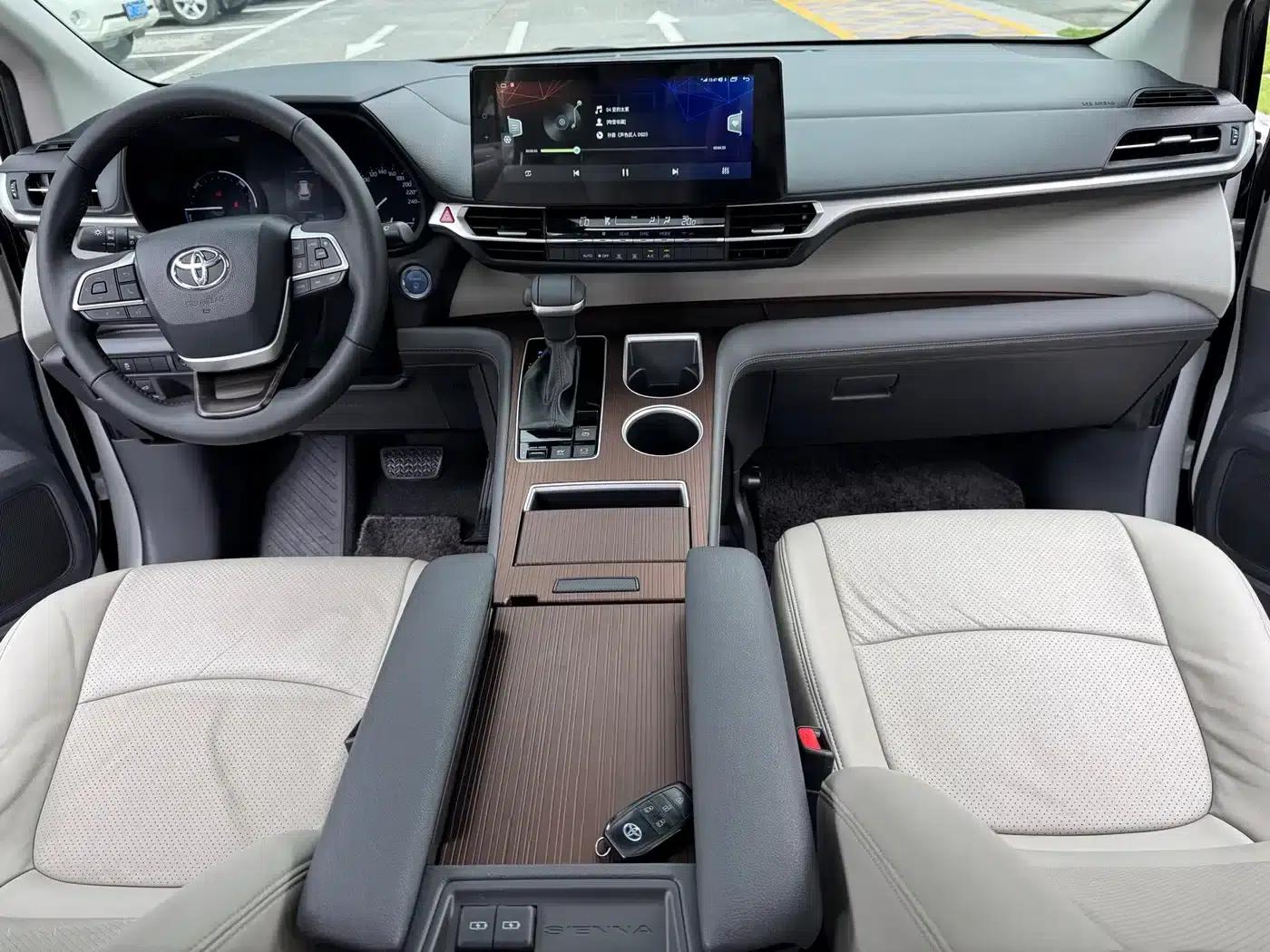 2021 Sienna 2.5L Hybrid Comfort Edition — миниатюра 6