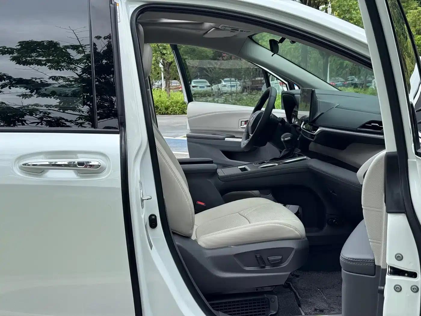 2021 Sienna 2.5L Hybrid Comfort Edition — миниатюра 7