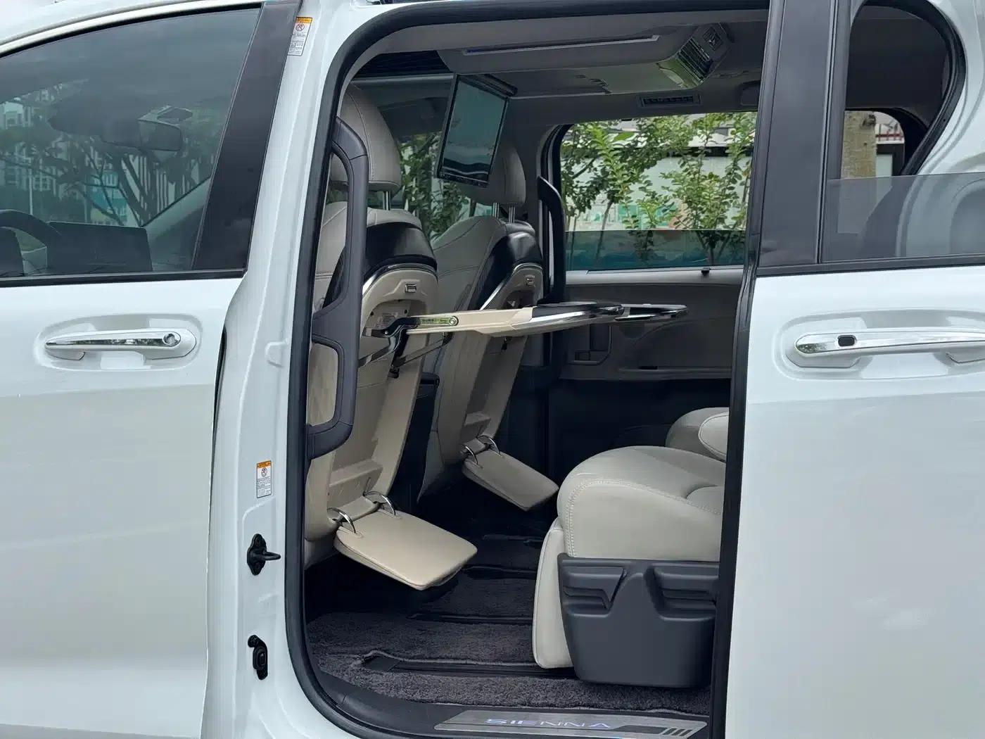 2021 Sienna 2.5L Hybrid Comfort Edition — миниатюра 9