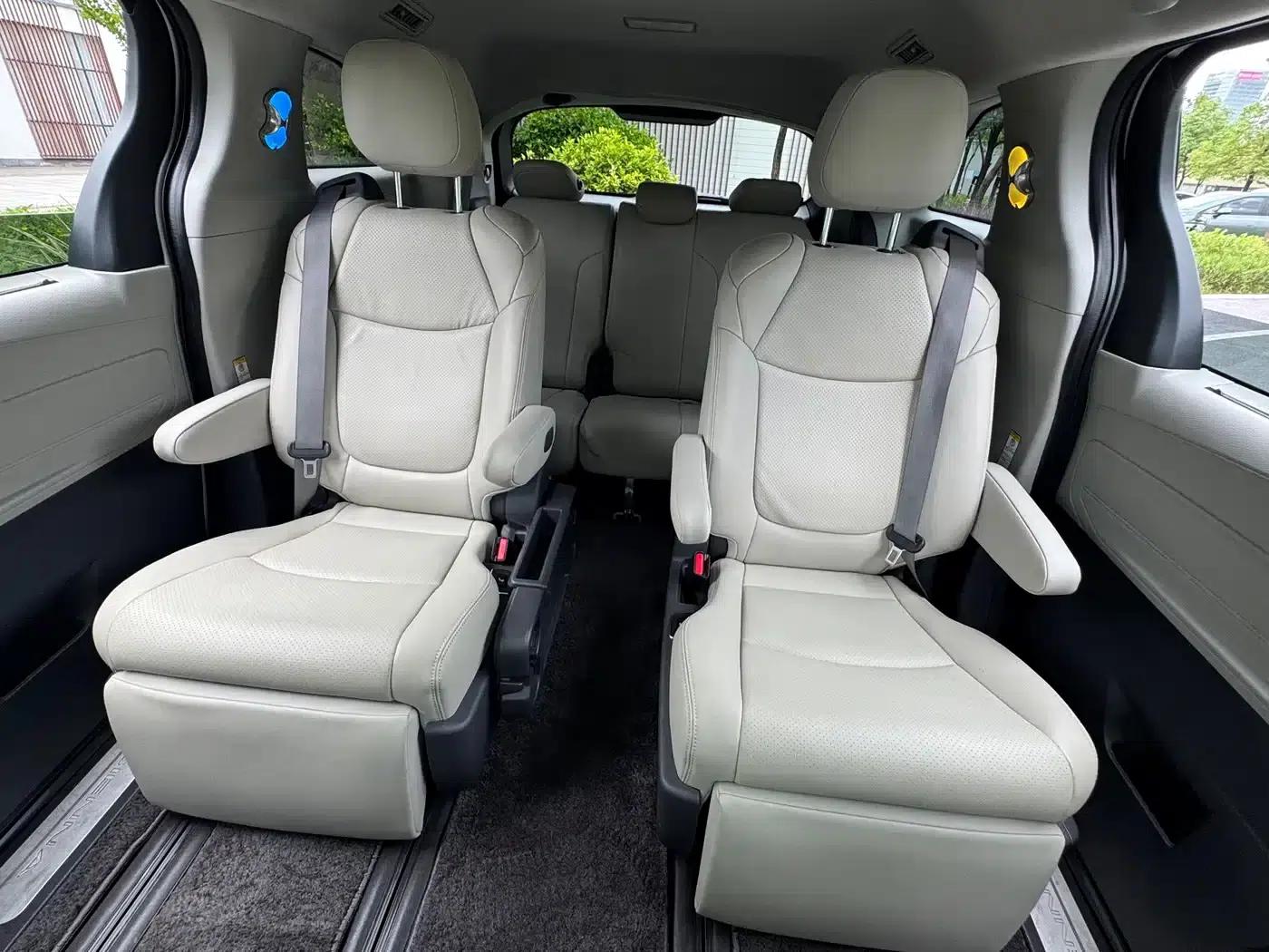 2021 Sienna 2.5L Hybrid Comfort Edition — миниатюра 10