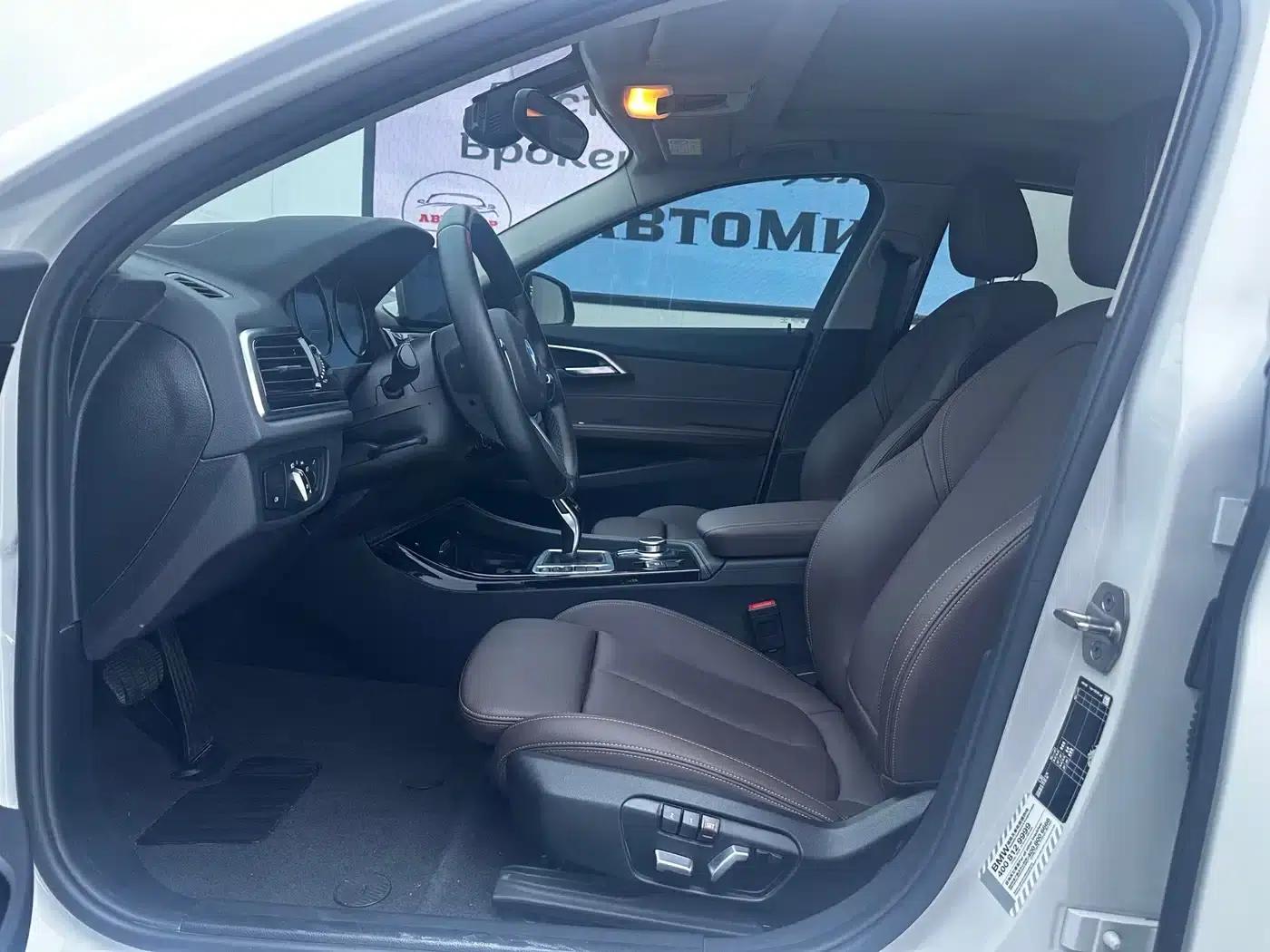 2022 BMW 1 Series 120i M Sport Shadow Edition — миниатюра 4