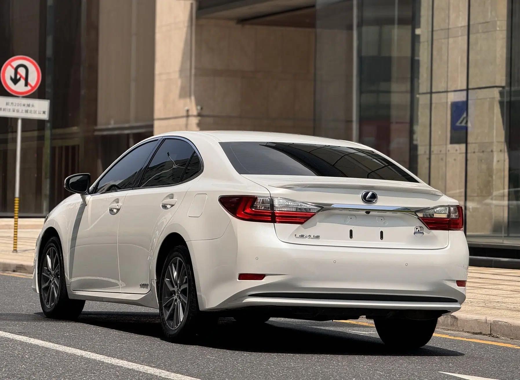 Lexus ES 2015 300h Comfort Edition — миниатюра 4