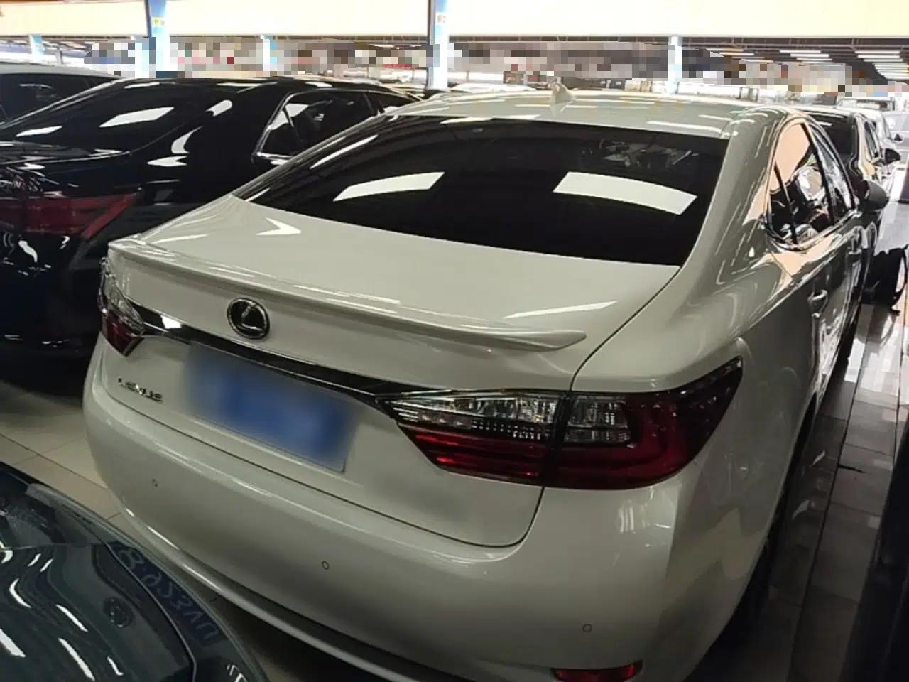 Lexus ES 2015 300h Comfort Edition — миниатюра 6