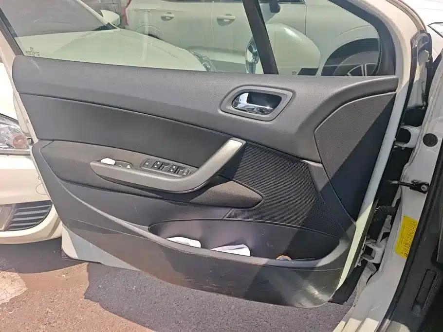 Peugeot 408 2013 2.0L Automatic Comfort Edition — миниатюра 7