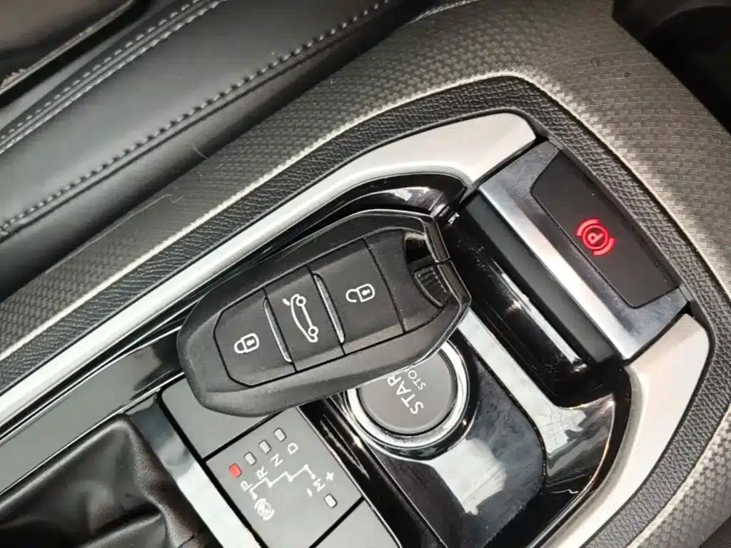 Peugeot 408 2020 360THP 10th Anniversary Edition — миниатюра 9