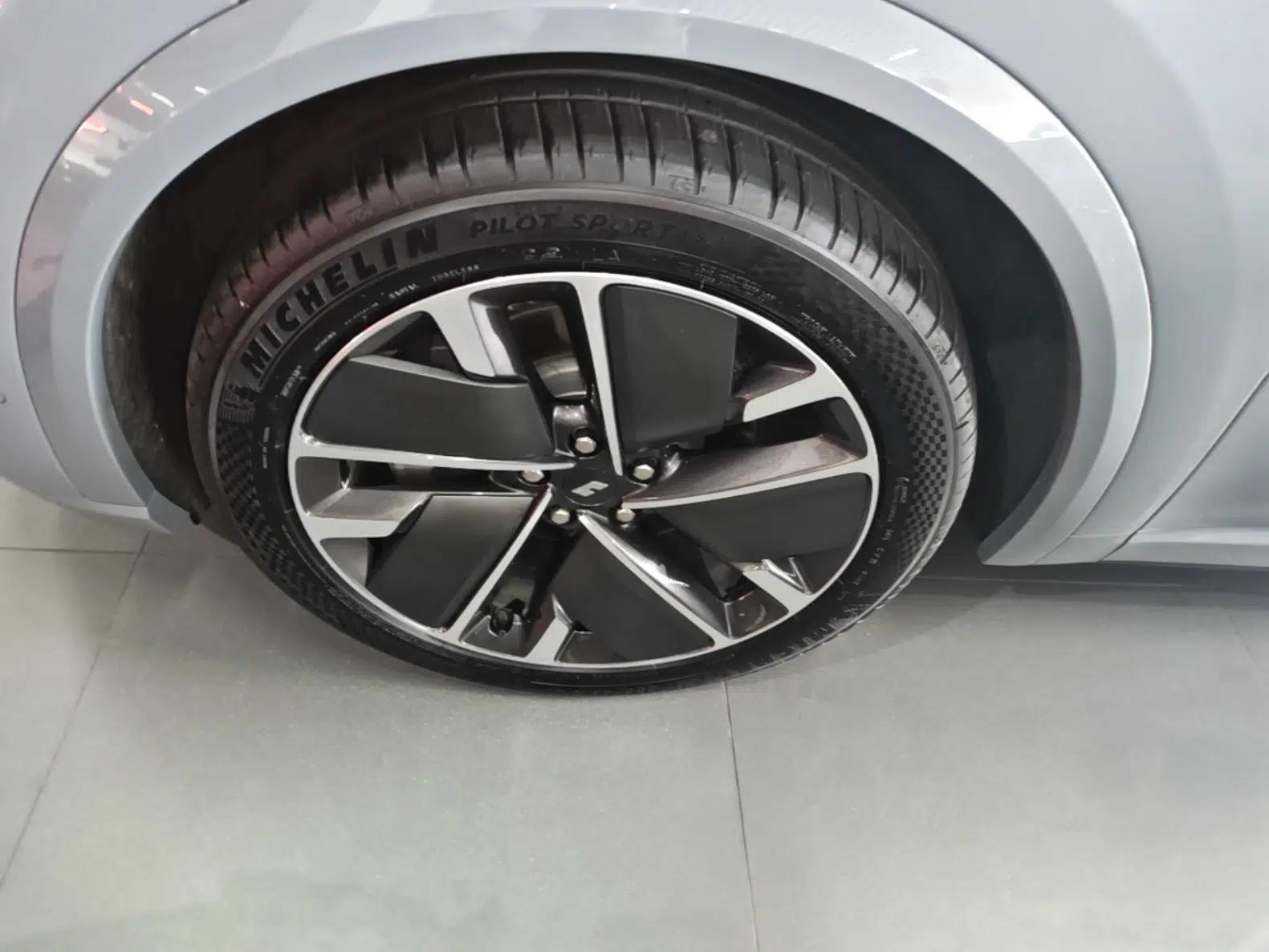 Li Auto L8 2025 Max Smart Refresh Edition — миниатюра 15