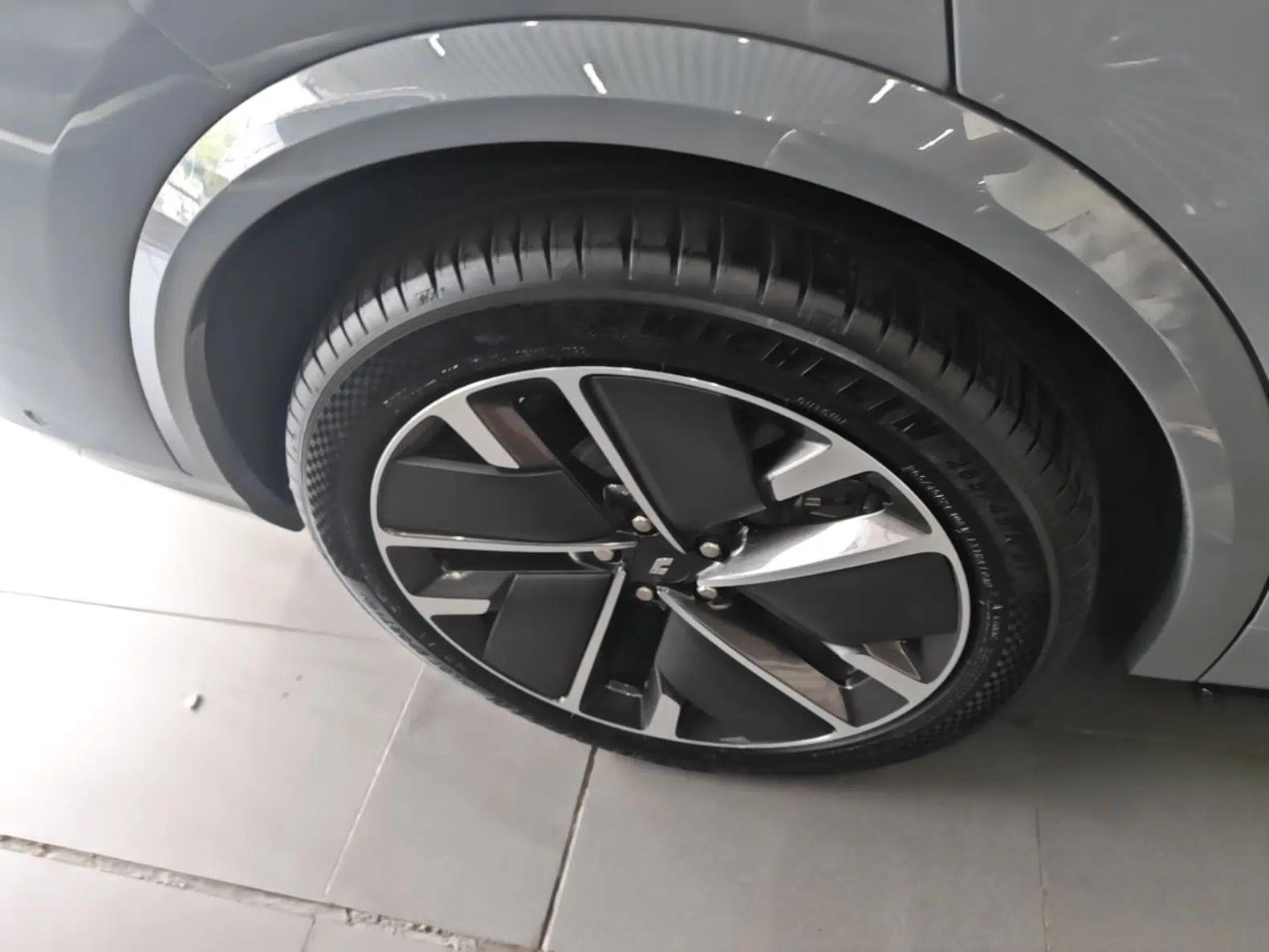 Li Auto L8 2025 Max Smart Refresh Edition — миниатюра 16