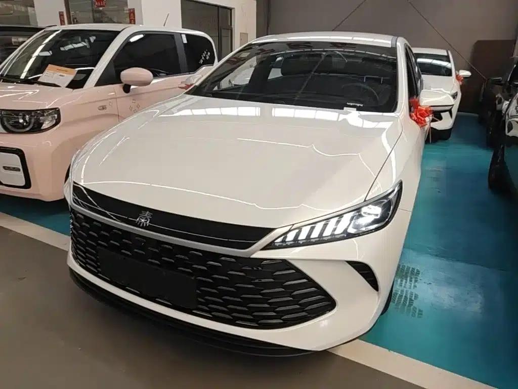 Qin PLUS 2025 DM-i Smart Driving Edition 128KM Progressive Model — миниатюра 2