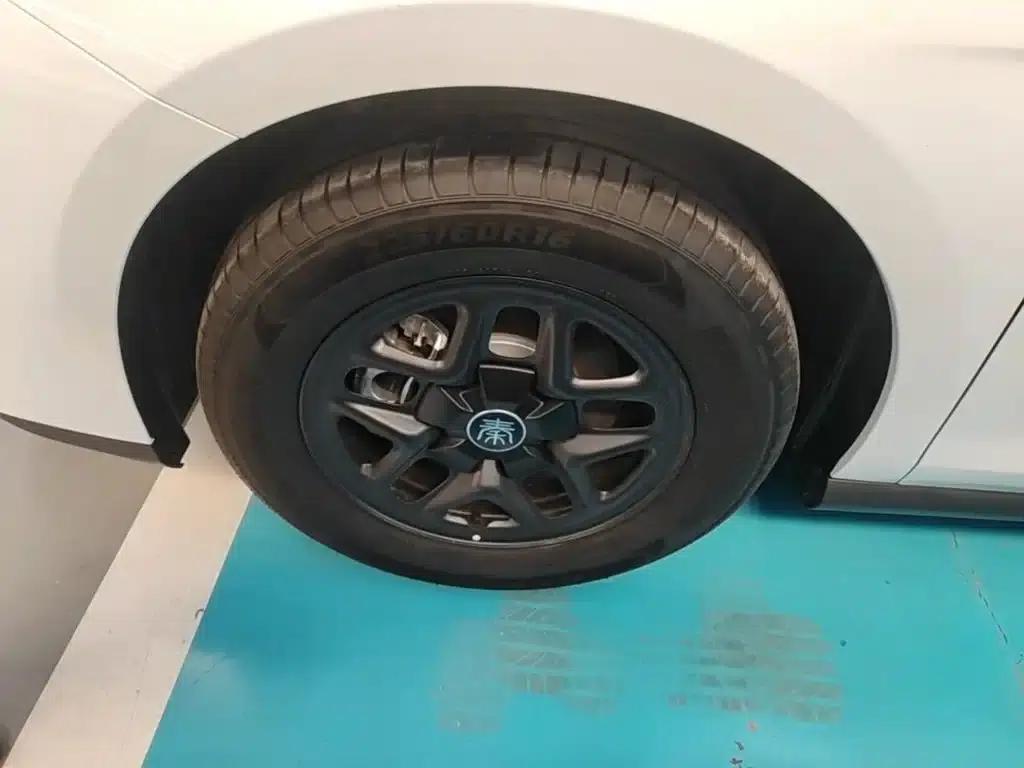 Qin PLUS 2025 DM-i Smart Driving Edition 128KM Progressive Model — миниатюра 23