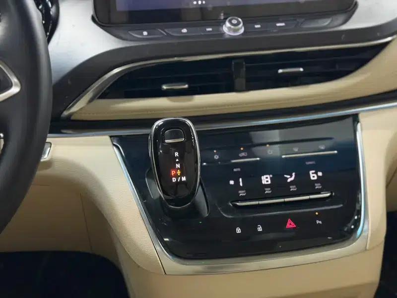 Buick GL8 2023 Land Business Class 2.0T Luxury Edition — миниатюра 11