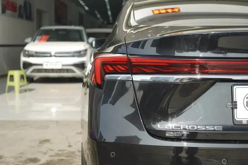 Buick LaCrosse 2023 28T Automatic Premium Edition — миниатюра 8