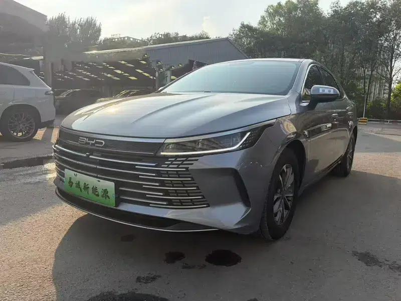 Qin PLUS DM 2023 DM-i Champion Edition 55KM Leading Model — миниатюра 1