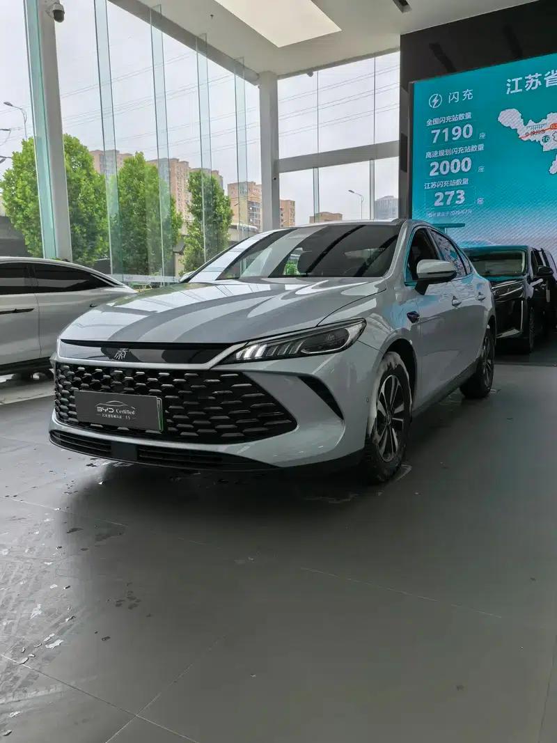 Qin PLUS DM 2025 Intelligent Driving Edition DM-i 120KM Superior Model — миниатюра 1