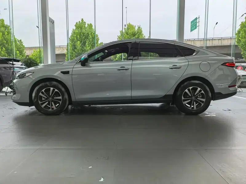 Qin PLUS DM 2025 Intelligent Driving Edition DM-i 120KM Superior Model — миниатюра 3