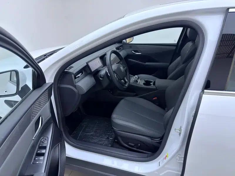 Qin PLUS DM 2025 Intelligent Driving Edition DM-i 120KM Superior Model — миниатюра 17