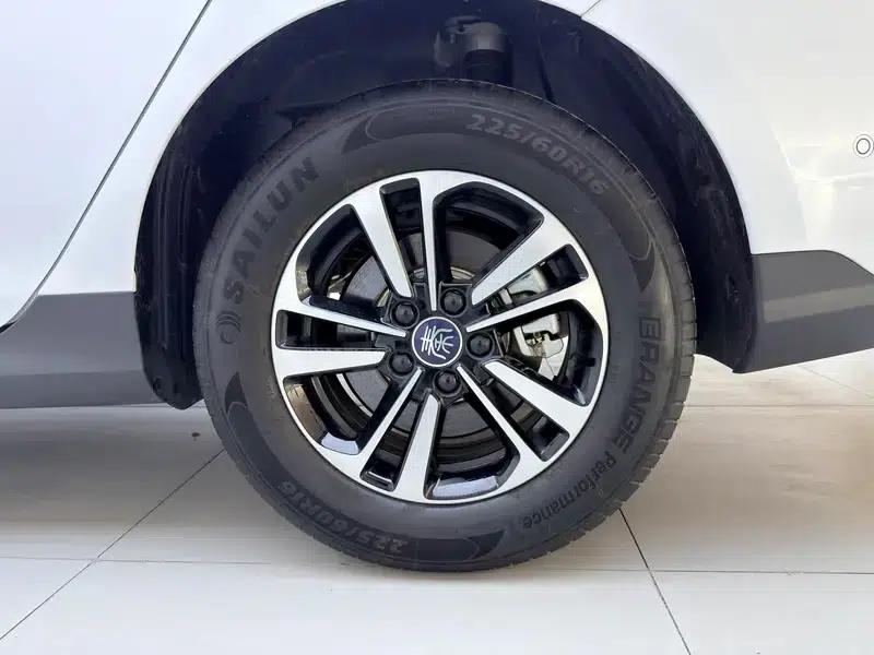 Qin PLUS DM 2025 Intelligent Driving Edition DM-i 120KM Superior Model — миниатюра 9