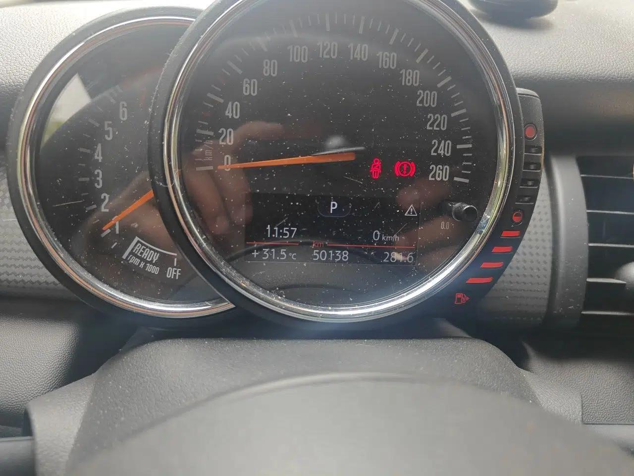 MINI 2015 1.5T COOPER Fun Five-Door Edition — миниатюра 12