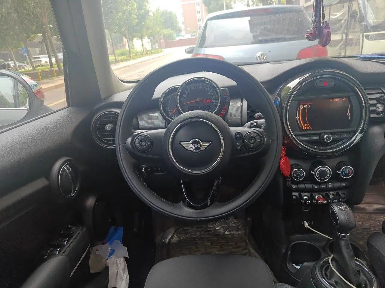 MINI 2015 1.5T COOPER Fun Five-Door Edition — миниатюра 10