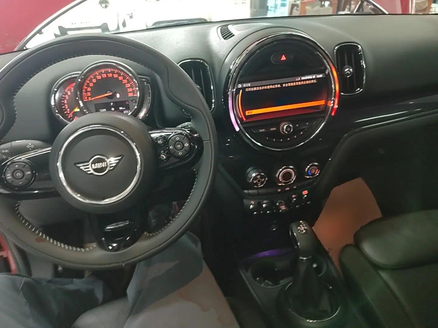 MINI Countryman 2018 1.5T COOPER ALL4 Artist — миниатюра 12