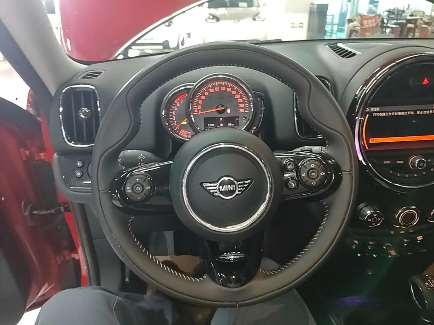 MINI Countryman 2018 1.5T COOPER ALL4 Artist — миниатюра 13