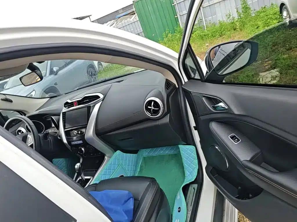 2017 Yuan 1.5L Automatic Cool and Stylish Model — миниатюра 11