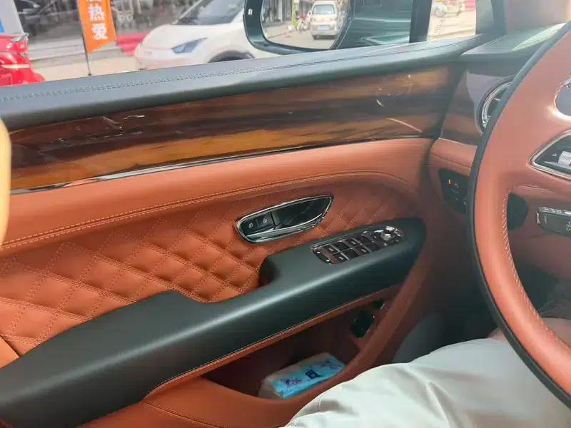 Bentayga 2021 4.0T V8 — миниатюра 14
