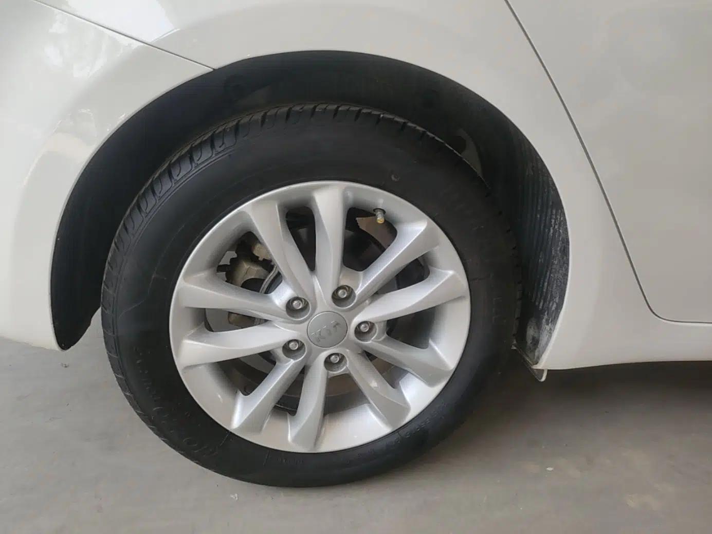 Kia K3 2017 1.6L Automatic 15th Anniversary Special Edition GLS — миниатюра 11
