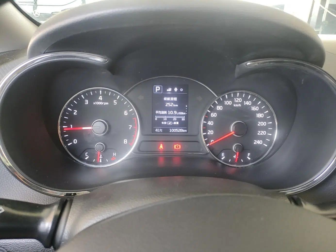 Kia K3 2017 1.6L Automatic 15th Anniversary Special Edition GLS — миниатюра 14