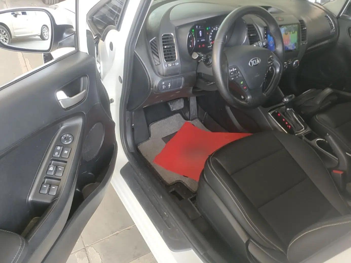 Kia K3 2017 1.6L Automatic 15th Anniversary Special Edition GLS — миниатюра 18