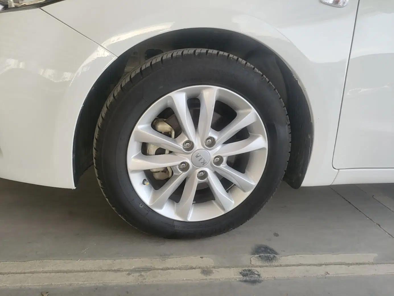 Kia K3 2017 1.6L Automatic 15th Anniversary Special Edition GLS — миниатюра 10