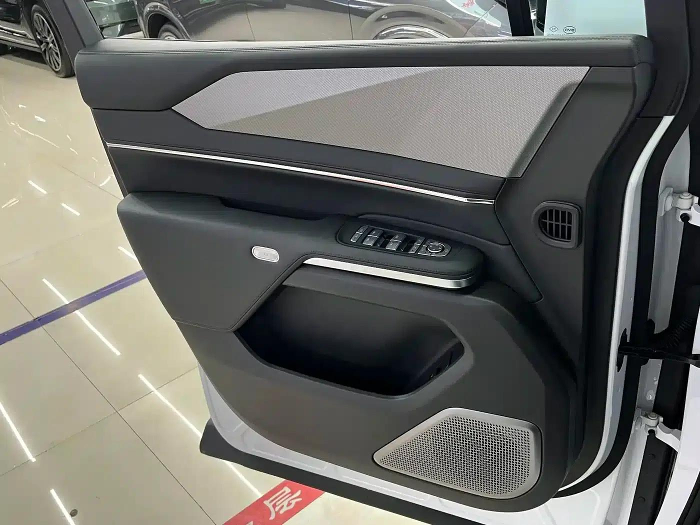 BYD M9 2025 1060 Navigator Edition — миниатюра 13