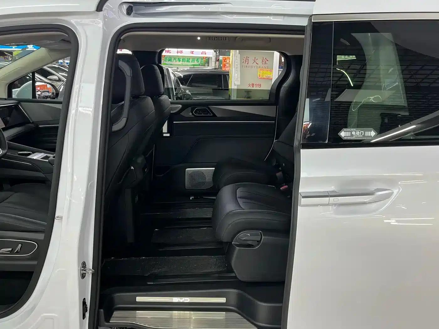 BYD M9 2025 1060 Navigator Edition — миниатюра 7