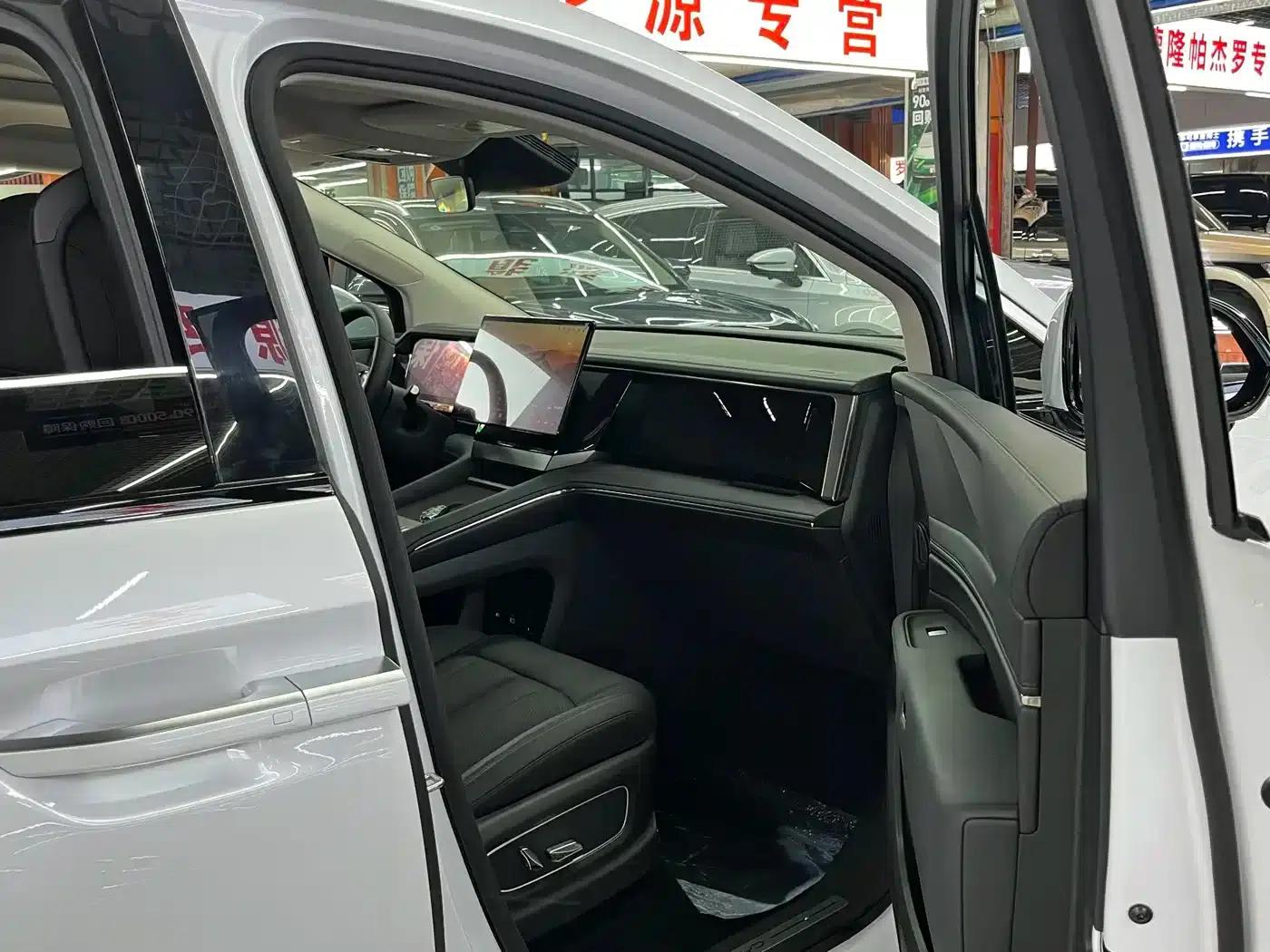 BYD M9 2025 1060 Navigator Edition — миниатюра 8