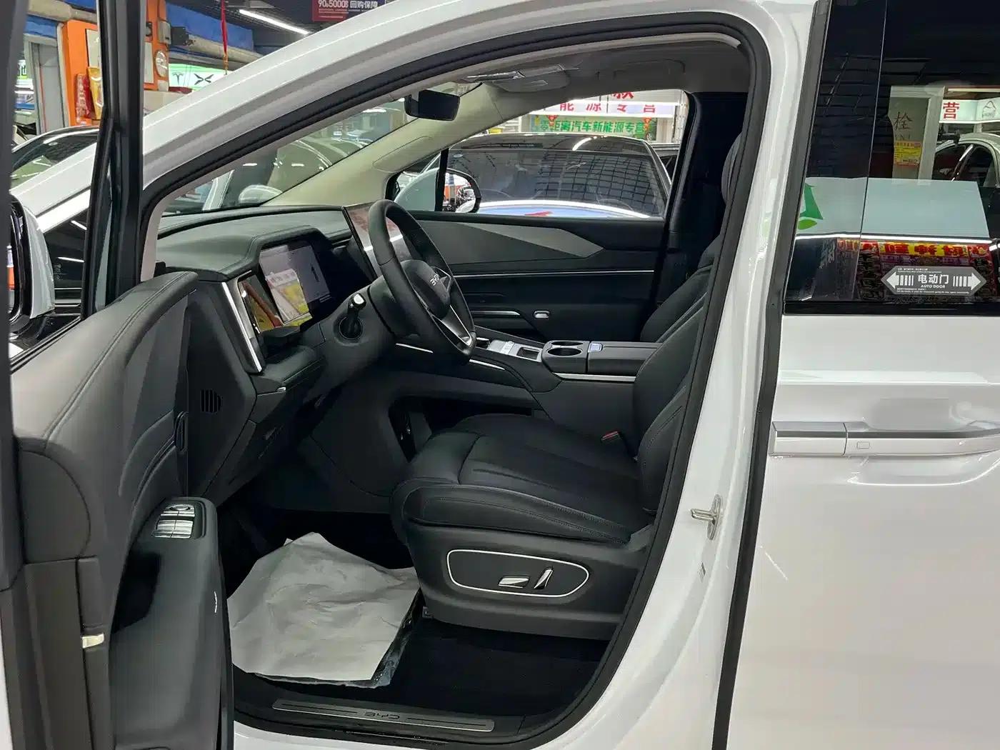 BYD M9 2025 1060 Navigator Edition — миниатюра 9