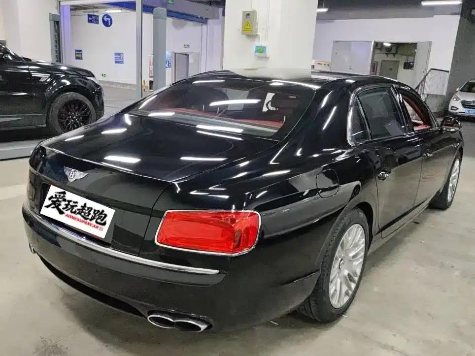 2017 Flying Spur 4.0T V8 Standard Edition — миниатюра 2