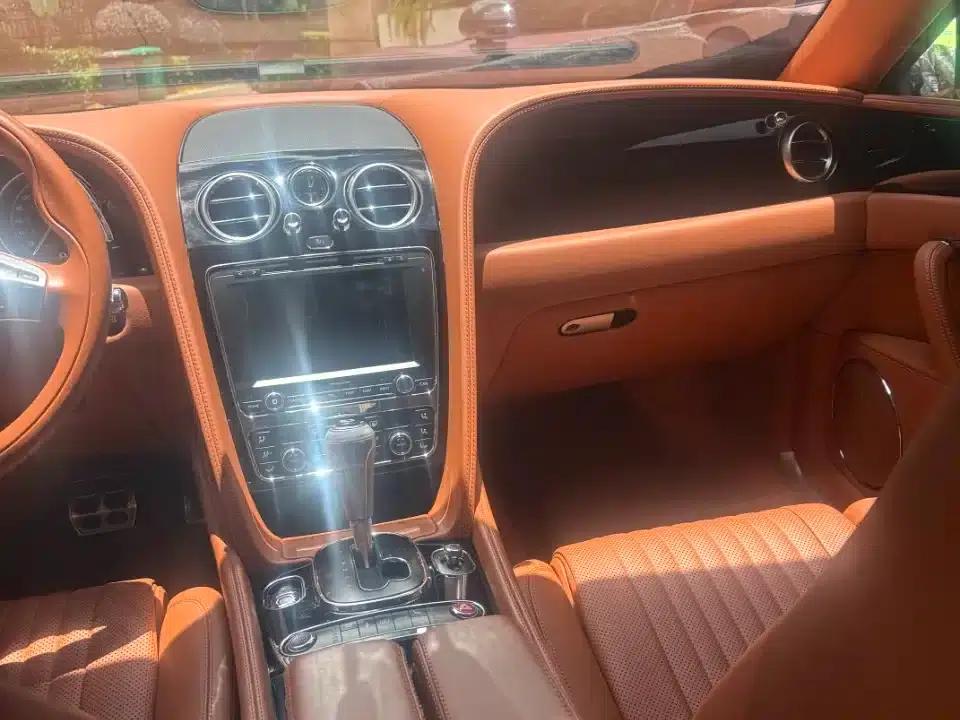 2017 Flying Spur 4.0T V8 Standard Edition — миниатюра 8