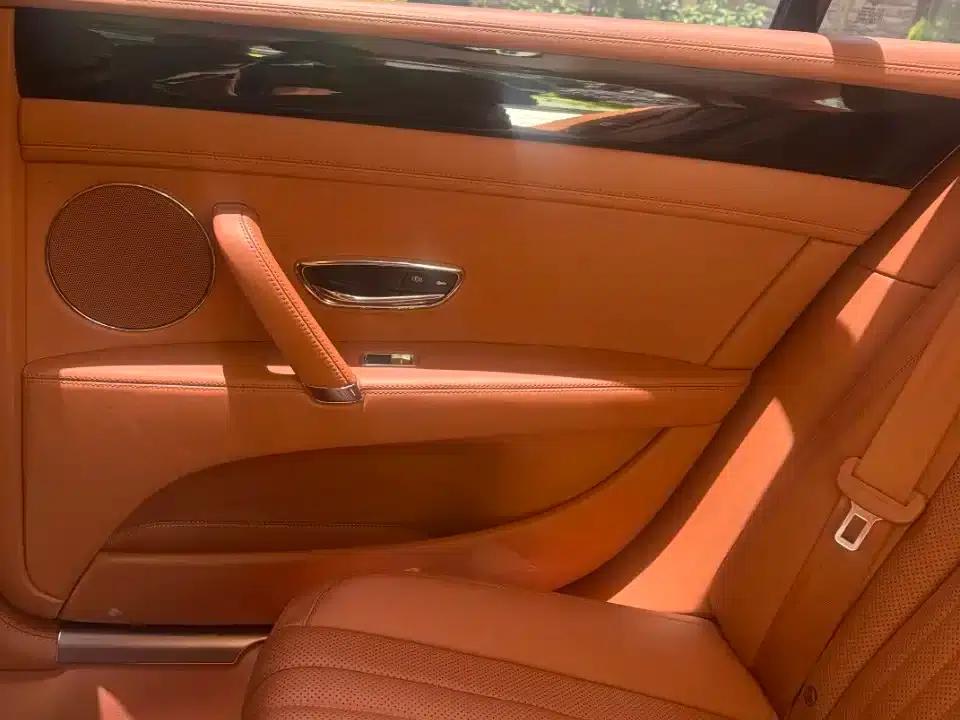 2017 Flying Spur 4.0T V8 Standard Edition — миниатюра 9