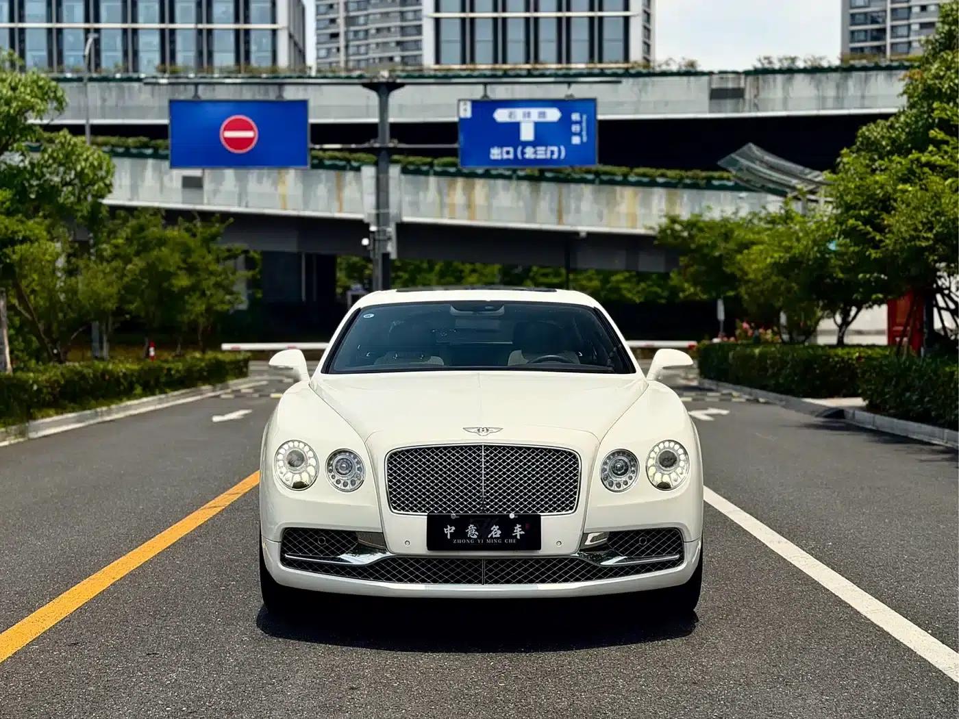 2017 Mercedes-Benz Flying Spur 4.0T V8 S Standard Edition — миниатюра 2