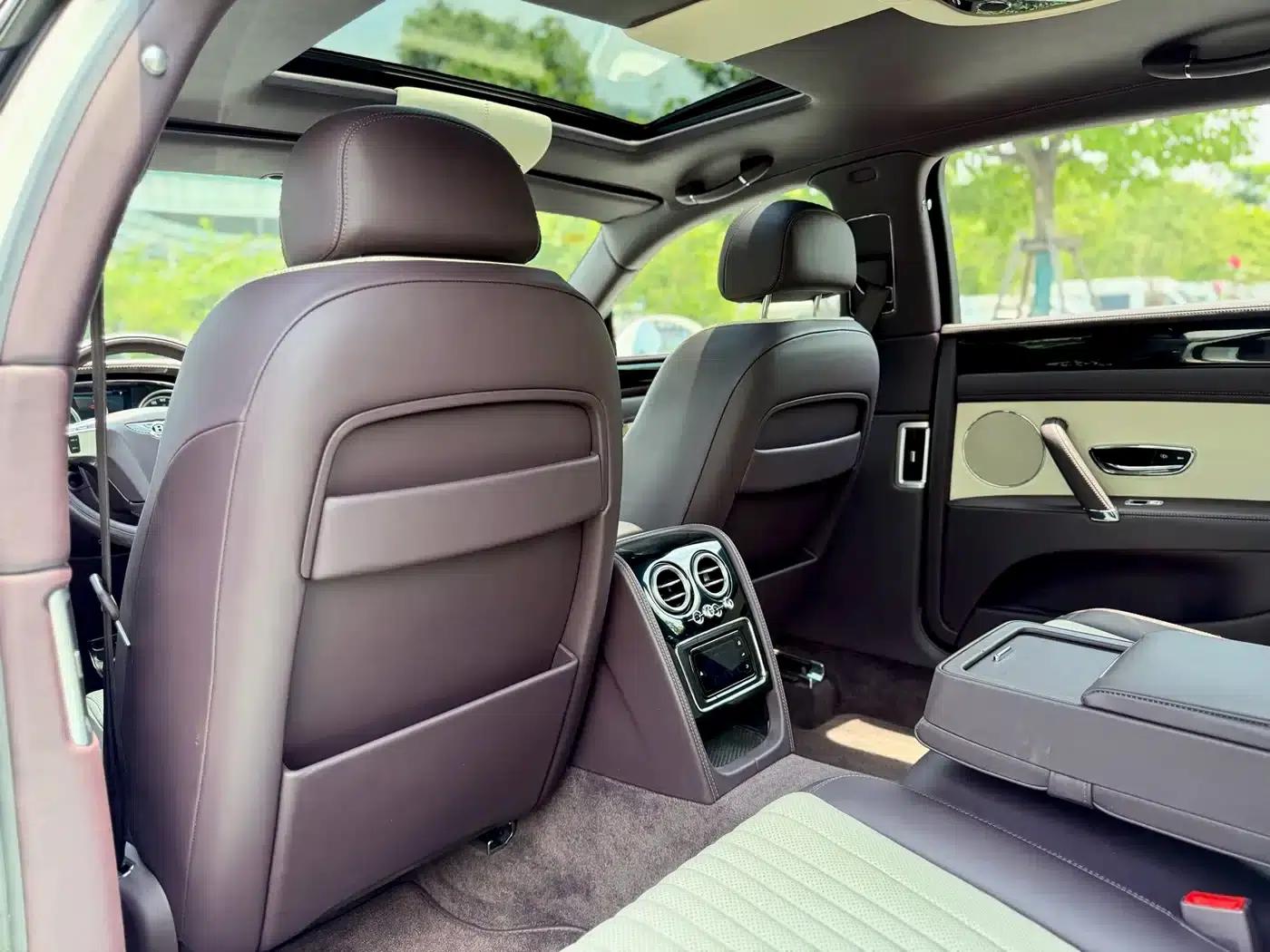 2017 Mercedes-Benz Flying Spur 4.0T V8 S Standard Edition — миниатюра 11