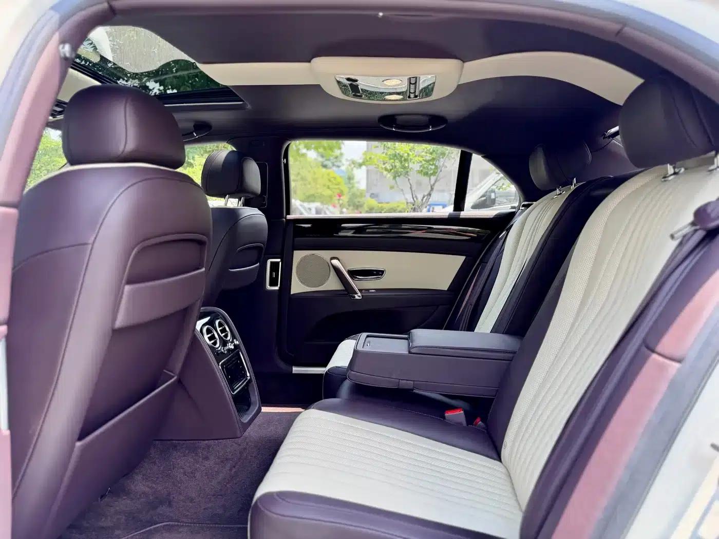 2017 Mercedes-Benz Flying Spur 4.0T V8 S Standard Edition — миниатюра 12