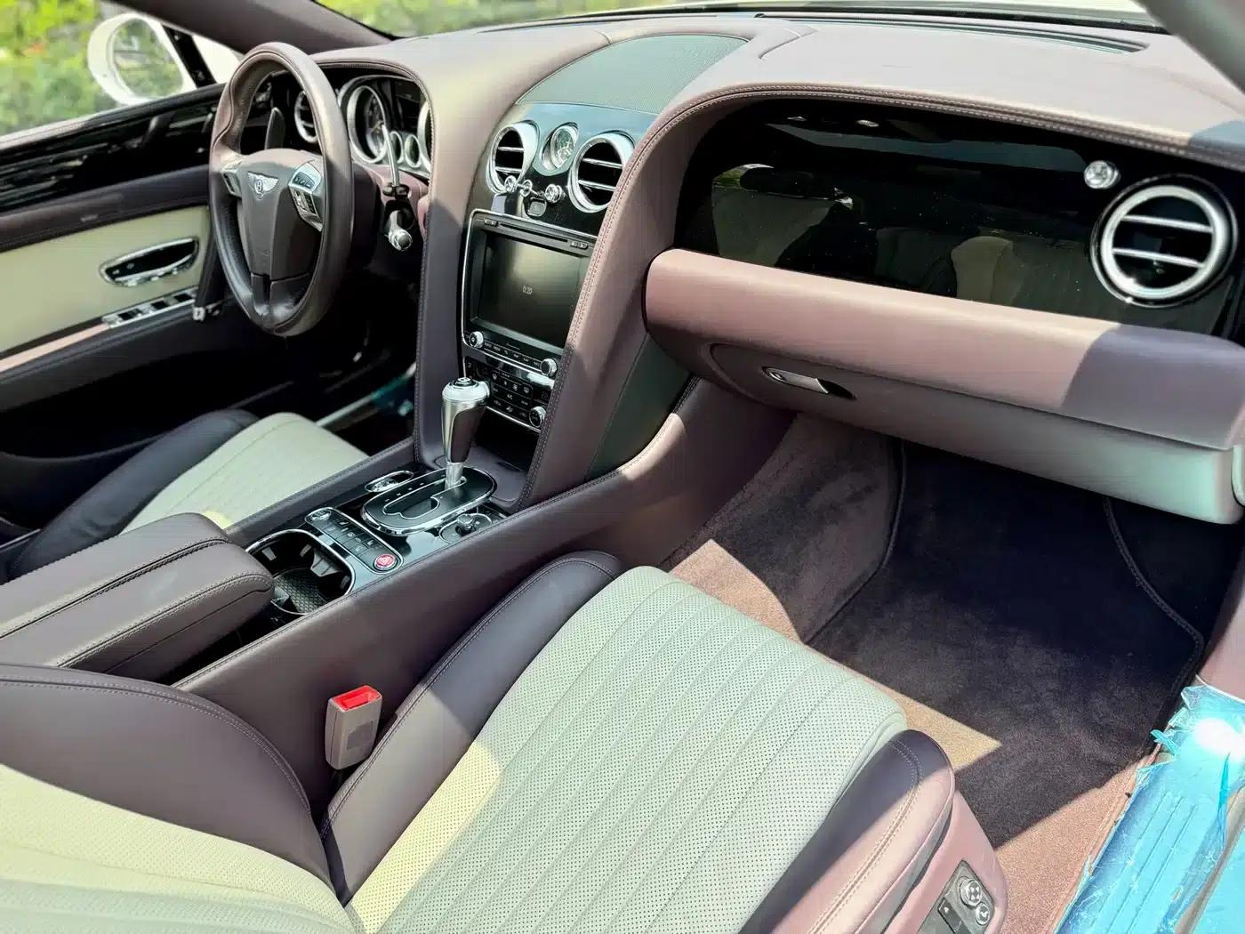 2017 Mercedes-Benz Flying Spur 4.0T V8 S Standard Edition — миниатюра 13